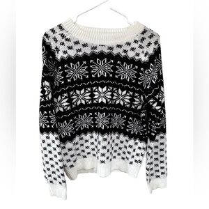 Elegant Snowflake Patterned Sweater